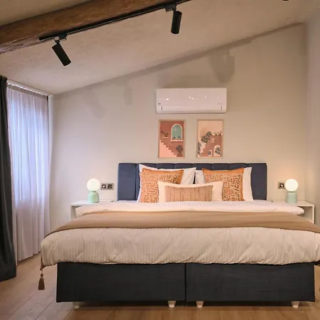 Bsy Flats Well Decorated Modern With 2br, 3br Options Daire