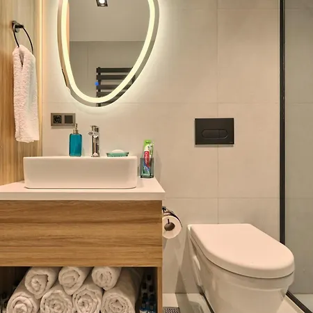 Bsy Flats Well Decorated Modern With 2br, 3br Options Daire *