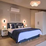 Bsy Flats Well Decorated Modern With 2br, 3br Options *