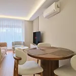 Bsy Flats Well Decorated Modern With 2br, 3br Options *