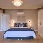 Bsy Flats Well Decorated Modern With 2br, 3br Options