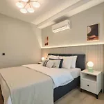 Bsy Flats Well Decorated Modern With 2br, 3br Options