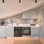 Bsy Flats Well Decorated Modern With 2br, 3br Options *