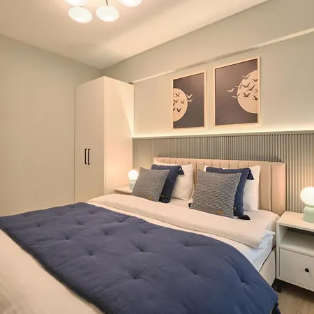 Bsy Flats Well Decorated Modern With 2br, 3br Options *