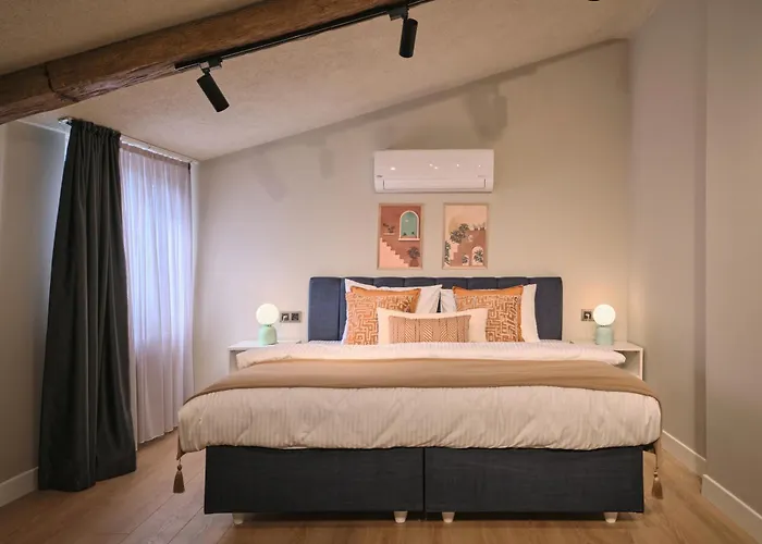 Bsy Flats Well Decorated Modern With 2br, 3br Options Apartment