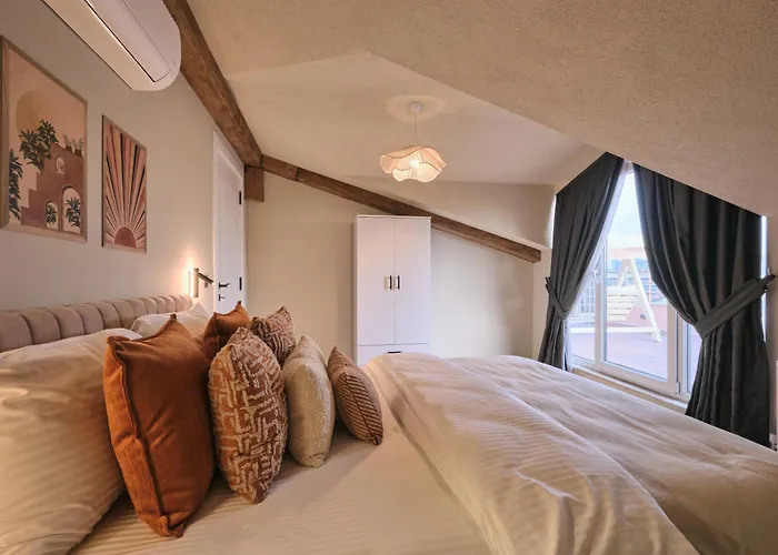 Bsy Flats Well Decorated Modern With 2br, 3br Options