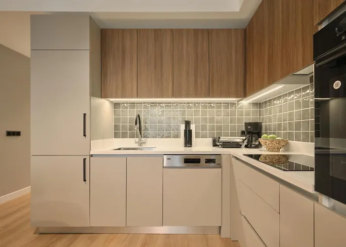 Bsy Flats Well Decorated Modern With 2br, 3br Options شقة *