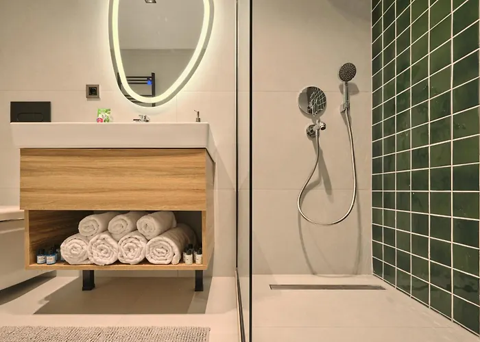 Bsy Flats Well Decorated Modern With 2br, 3br Options Apartment *