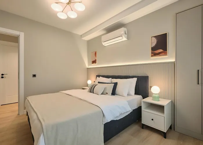 Bsy Flats Well Decorated Modern With 2br, 3br Options Apartment