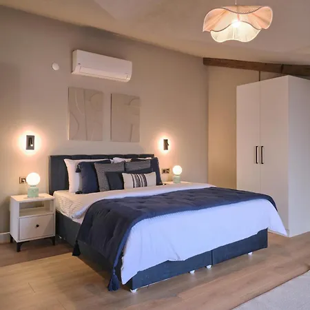 Bsy Flats Well Decorated Modern With 2br, 3br Options *